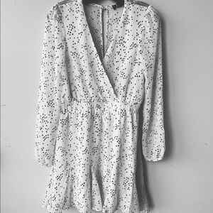 Summer dress whit with black details, size M